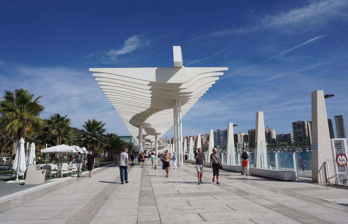 The waterfront promenade towards Te Papa
